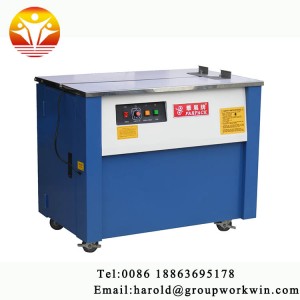 Round baler for hay and straw