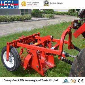 Farm Machinery Small Tractor Single Row Potato Harvester
