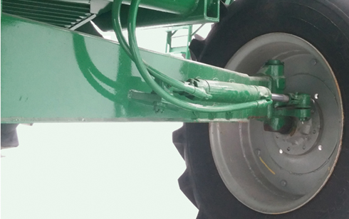 European Advanced Production Technology Wheeled Combine Harvester